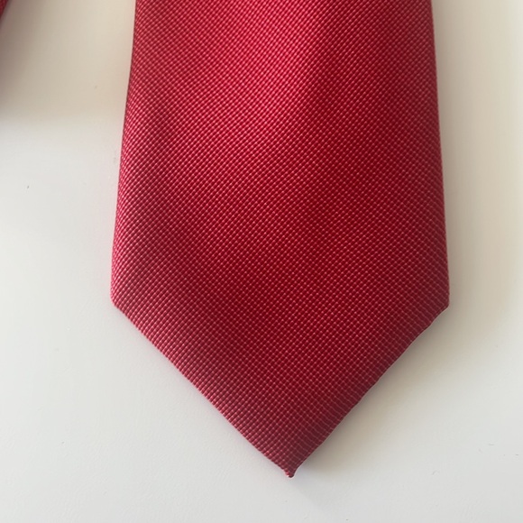 Red Solid Silk Club Room Tie - Picture 4 of 8